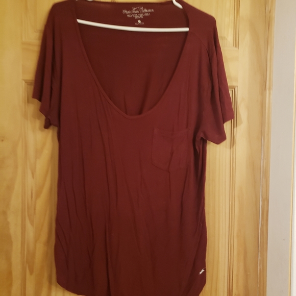 Hollister top. - Picture 1 of 4